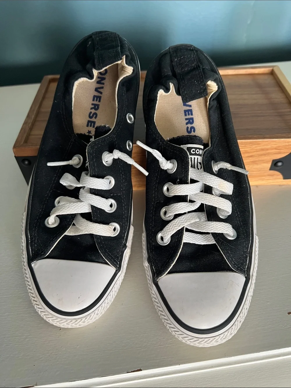 Converse woman’s size 7 shoe